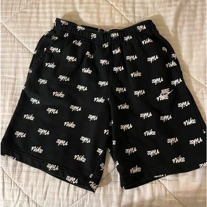 Nike Script Logo Shorts (men’s, medium)